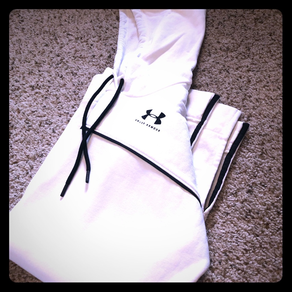NWT under Armour long hoodie M